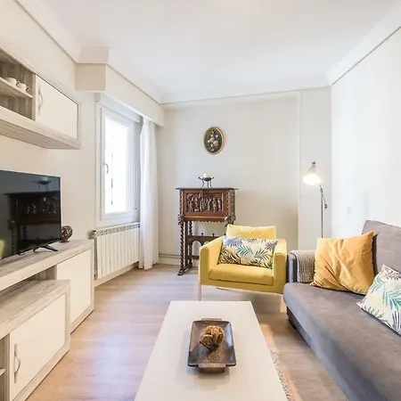 Apartamento Zurriola - Beachside Comfort *